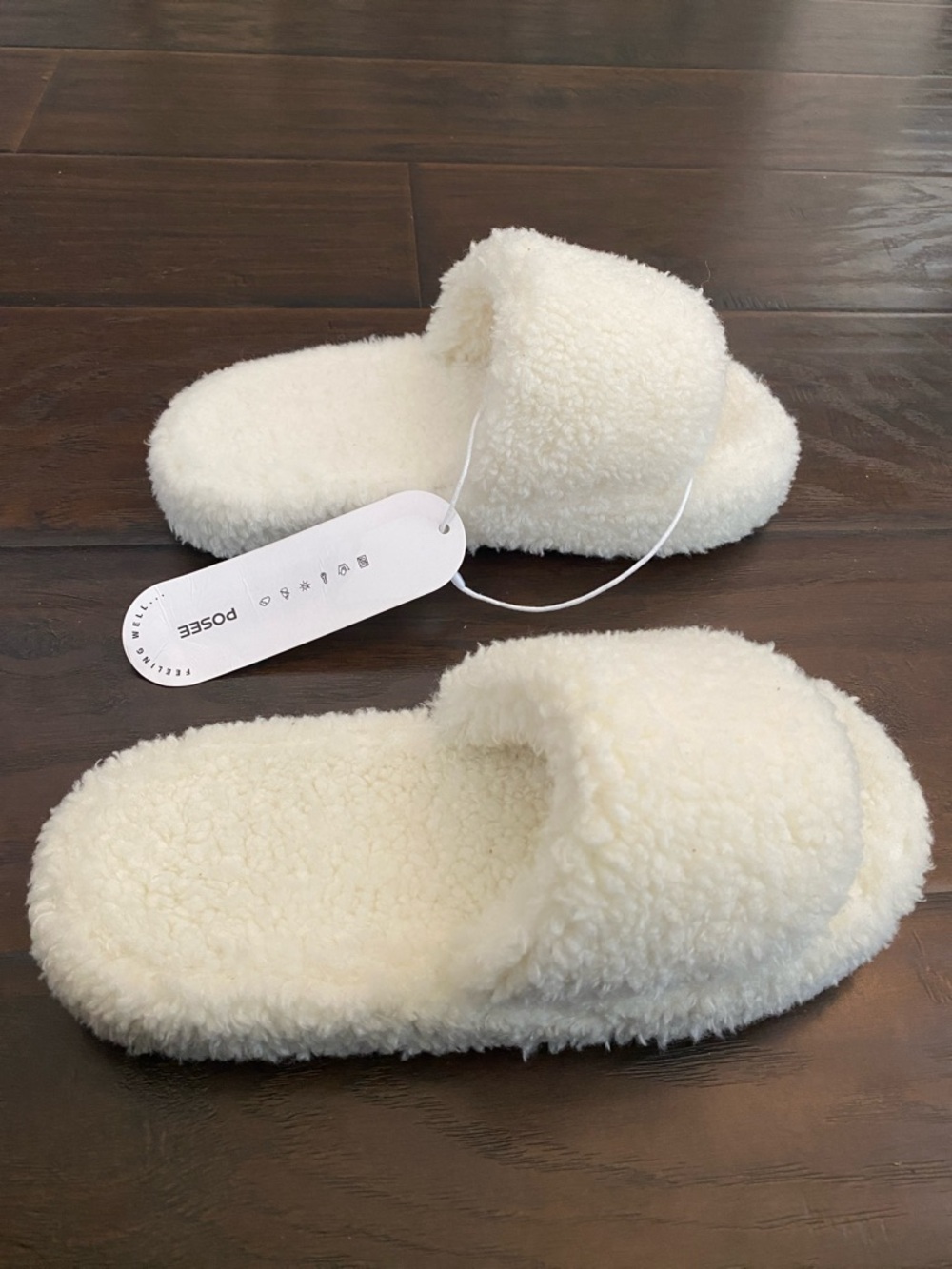 New with tag Posee indoor fur slippers women’s size 6